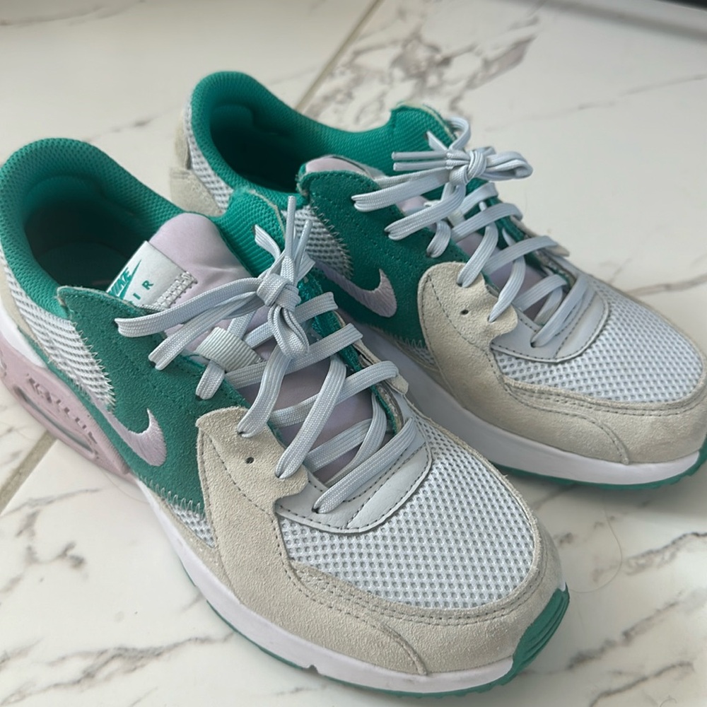 Air max nike shoes size 7.5